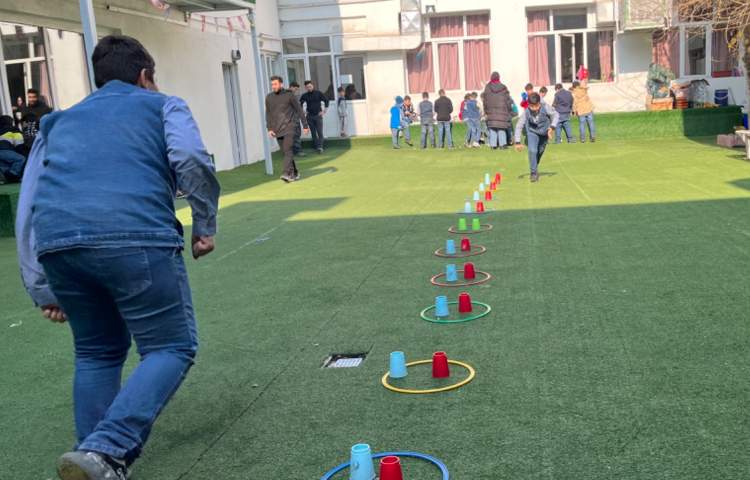 ریتم و گیم -کار با حلقه و کاپ جهت تقویت هماهنگی عصب عضله/جابکی/تقویت دو نیم کره مغز انجام شد 1