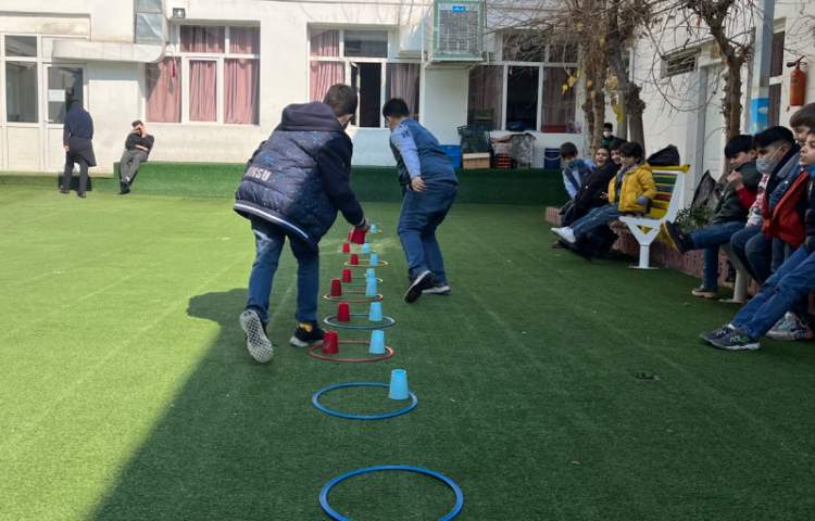 ریتم و گیم -کار با حلقه و کاپ جهت تقویت هماهنگی عصب عضله/جابکی/تقویت دو نیم کره مغز انجام شد 2