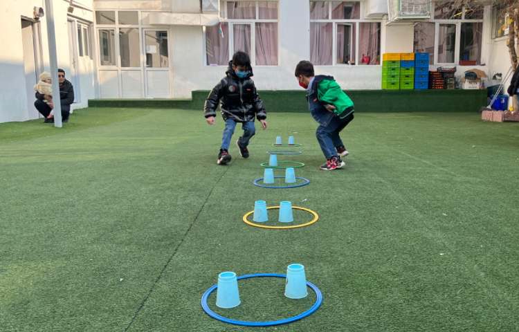 ریتم و گیم -کار با حلقه و کاپ جهت تقویت هماهنگی عصب عضله/چابکی/تقویت دو نیم کره مغز انجام شد 1