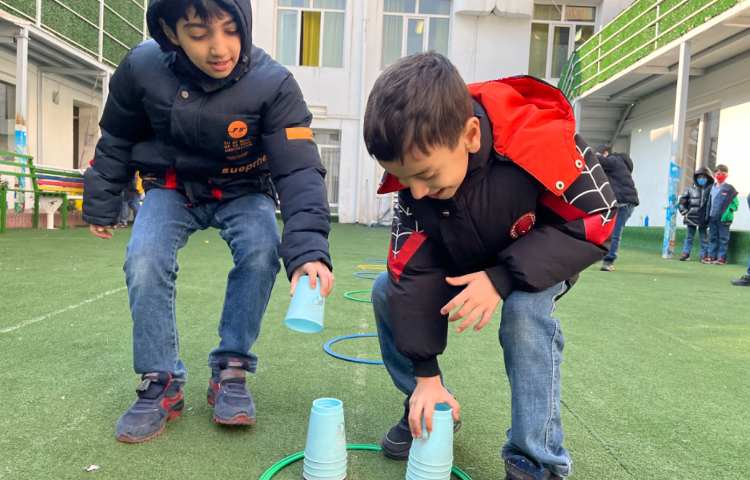 ریتم و گیم -کار با حلقه و کاپ جهت تقویت هماهنگی عصب عضله/چابکی/تقویت دو نیم کره مغز انجام شد 2