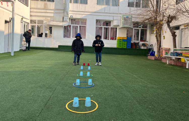 ریتم و گیم -کار با حلقه و کاپ جهت تقویت هماهنگی عصب عضله/چابکی/تقویت دو نیم کره مغز انجام شد 3