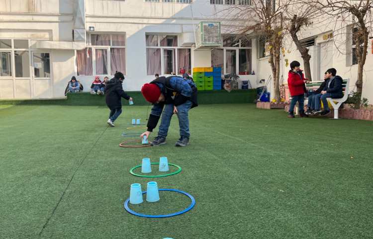 ریتم و گیم -کار با حلقه و کاپ جهت تقویت هماهنگی عصب عضله/چابکی/تقویت دو نیم کره مغز انجام شد 3