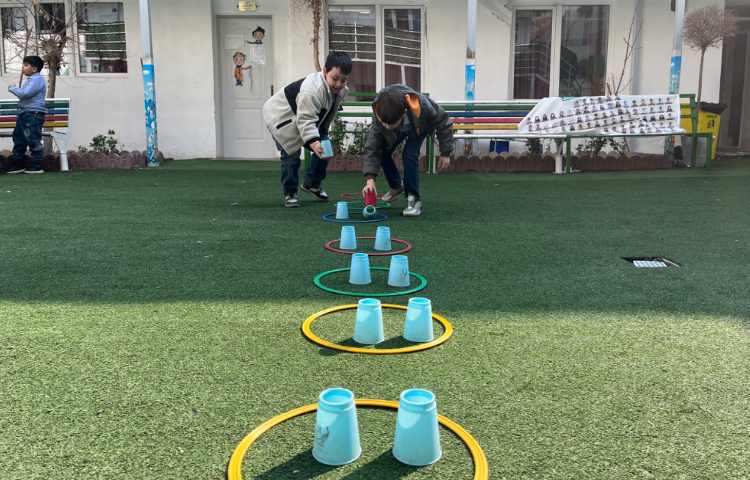 ریتم و گیم -کار با حلقه و کاپ جهت تقویت هماهنگی عصب عضله/چابکی/تقویت دو نیم کره مغز انجام شد 1