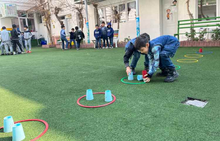 ریتم و گیم -کار با حلقه و کاپ جهت تقویت هماهنگی عصب عضله/چابکی/تقویت دو نیم کره مغز انجام شد 2