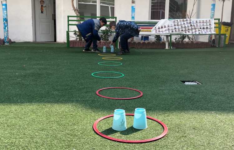 ریتم و گیم -کار با حلقه و کاپ جهت تقویت هماهنگی عصب عضله/چابکی/تقویت دو نیم کره مغز انجام شد