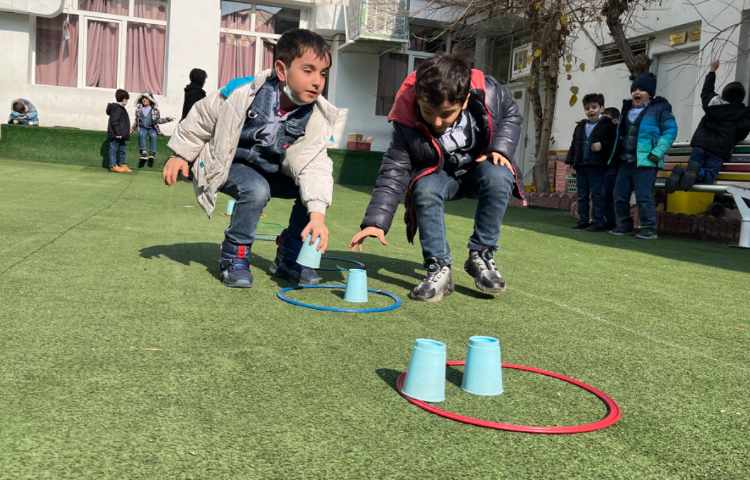 ریتم و گیم -کار با حلقه و کاپ جهت تقویت هماهنگی عصب عضله/چابکی/تقویت دو نیم کره مغز انجام شد 2