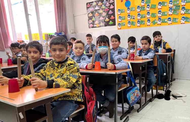 ریتم و گیم -کار با حلقه و کاپ جهت تقویت هماهنگی عصب عضله/چابکی/تقویت دو نیم کره مغز انجام شد