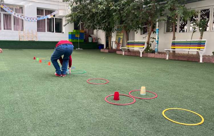 ریتم و گیم -کار با حلقه و کاپ گیم جهت تقویت هماهنگی گروهی ،عمل و عکس العمل و چابکی انجام شد. 3