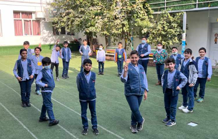 ریتم و گیم -کار با چوبک و کاپ جهت تقویت دو نیم کره تعادل و عصب عضله انجام شد