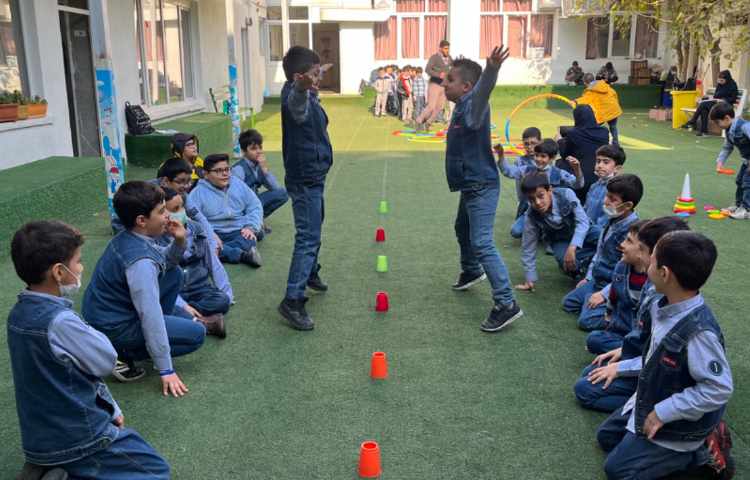 ریتم و گیم - کار با کاپ جهت تقویت هماهنگی گروهی، هماهنگی دو نیم کره و سرعت انجام شد 1