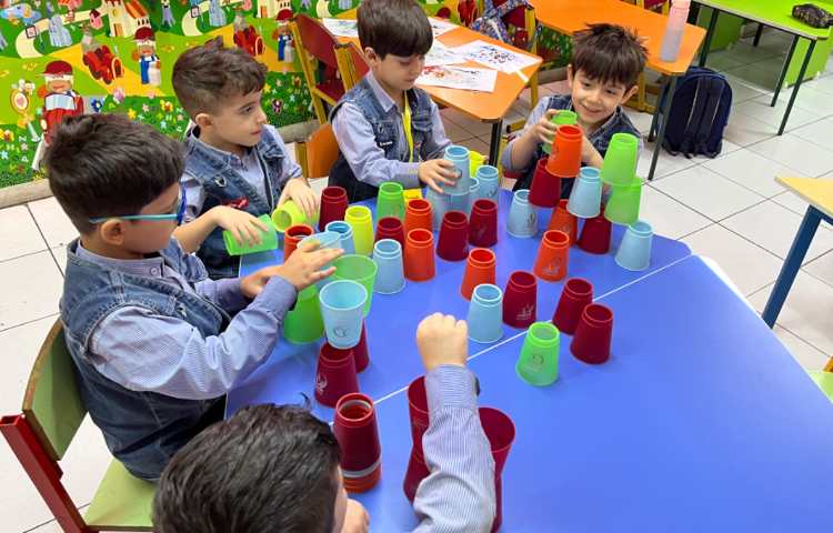 ریتم و گیم -کار با کاپ جهت تقویت هماهنگی گروهی و چشم و‌دست انجام شد