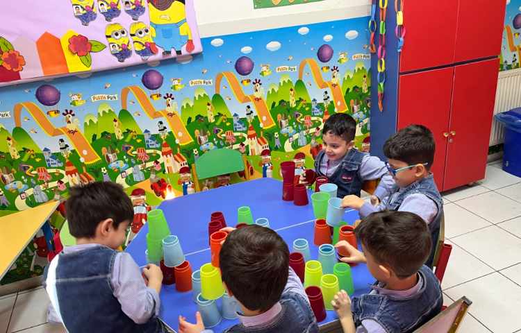 ریتم و گیم -کار با کاپ جهت تقویت هماهنگی گروهی و چشم و‌دست انجام شد 2