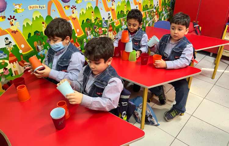 ریتم و گیم -کار با کاپ جهت تقویت هماهنگی گروهی ،چشم و دست انجام شد