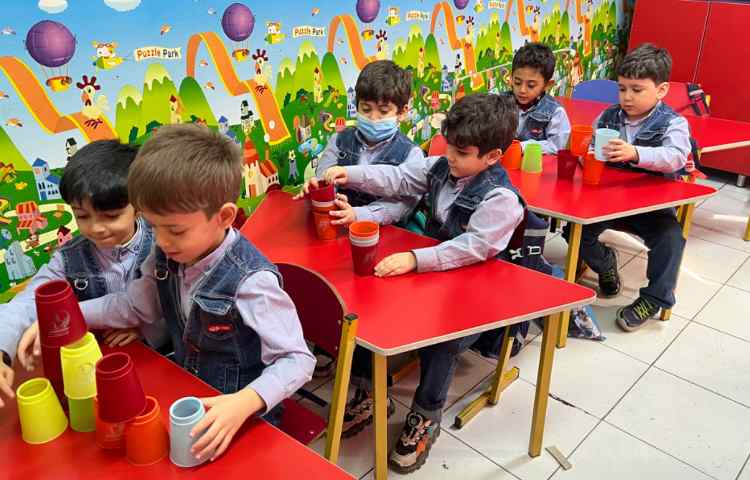 ریتم و گیم -کار با کاپ جهت تقویت هماهنگی گروهی ،چشم و دست انجام شد 4