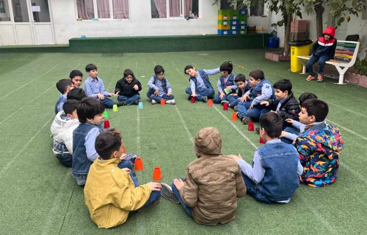 ریتم و گیم -کار با کاپ جهت هماهنگی چشم و دست/ توجه و تمرکز و هماهنگی گروهی انجام شد 2