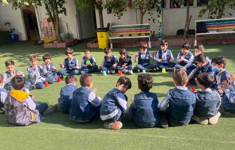 ریتم و گیم -کار با کاپ جهت هماهنگی چشم و دست/ توجه و تمرکز و هماهنگی گروهی انجام شد 2