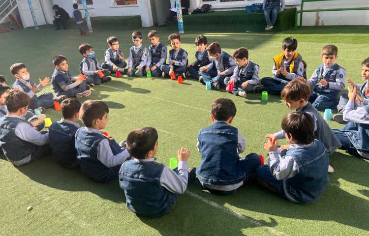 ریتم و گیم -کار با کاپ جهت هماهنگی چشم و دست/ توجه و تمرکز و هماهنگی گروهی انجام شد