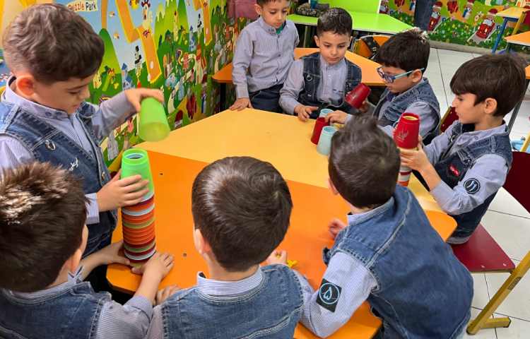 ریتم و گیم -کار با کاپ جهت هماهنگی چشم و دست/ توجه و تمرکز و هماهنگی گروهی انجام شد 1