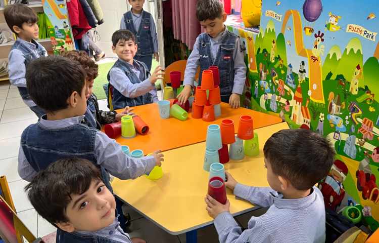 ریتم و گیم -کار با کاپ جهت هماهنگی چشم و دست/ توجه و تمرکز و هماهنگی گروهی انجام شد 2