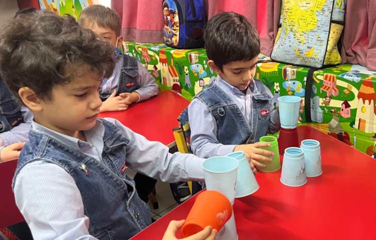 ریتم و گیم -کار با کاپ جهت هماهنگی چشم و دست/ توجه و تمرکز و هماهنگی گروهی انجام شد 2