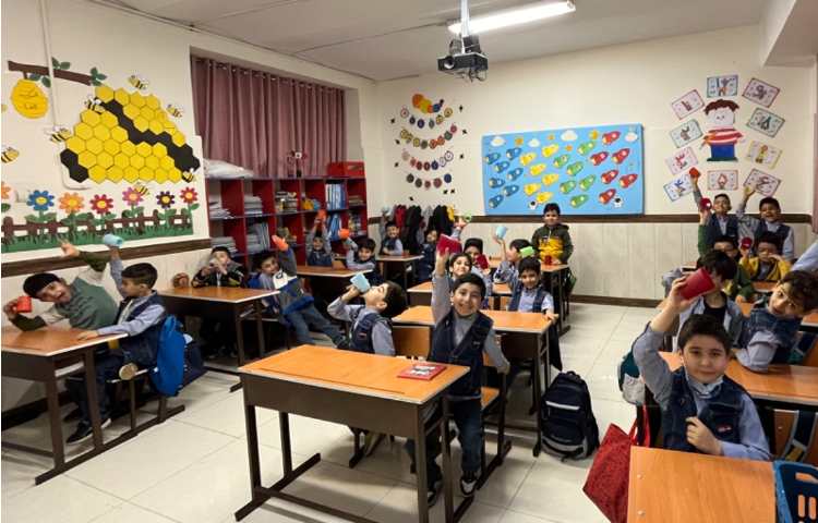 ریتم و گیم -کار با کاپ جهت هماهنگی چشم و دست و تقویت هماهنگی گروهی انجام شد 1