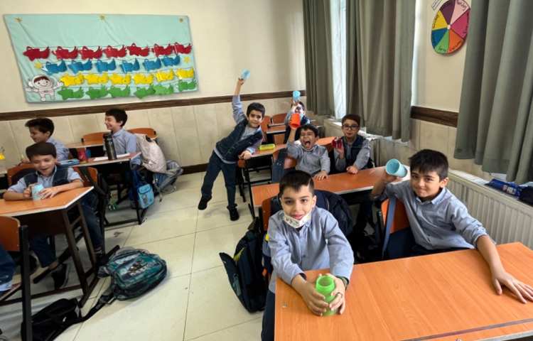 ریتم و گیم -کار با کاپ جهت هماهنگی چشم و دست و تقویت هماهنگی گروهی انجام شد 2