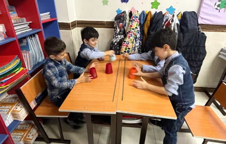 ریتم و گیم- کار با کاپ جهت هماهنگی گروهی چشم و دست انجام شد 2