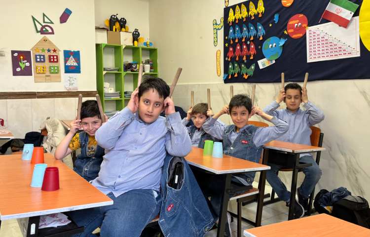 ریتم و گیم -کار با کاپ و چوبک جهت تقویت چشم و دست ،عصب عضله انجام شد 2