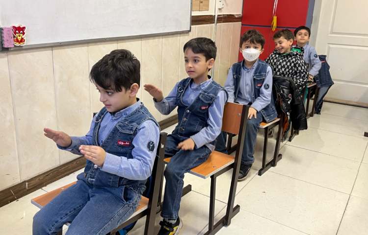 ریتم و گیم -کار جهت تقویت عصب عضله/عمل و عکس العمل/هماهنگی گروهی انجام شد