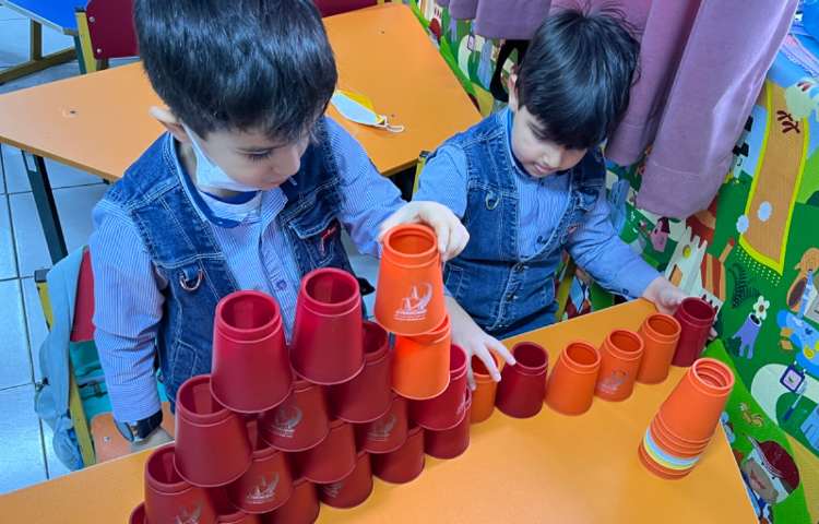 ریتم و گیم -کار جهت تقویت عصب عضله/عمل و عکس العمل/هماهنگی گروهی انجام شد 4