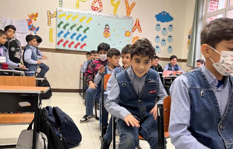 ریتم و گیم -کار جهت تقویت هماهنگی عصب عضله /سرعت عمل و عکس العمل انجام شد. 1