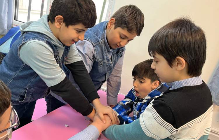 ریتم و گیم -کار جهت تقویت هماهنگی و همکاری گروهی انجام شد 2