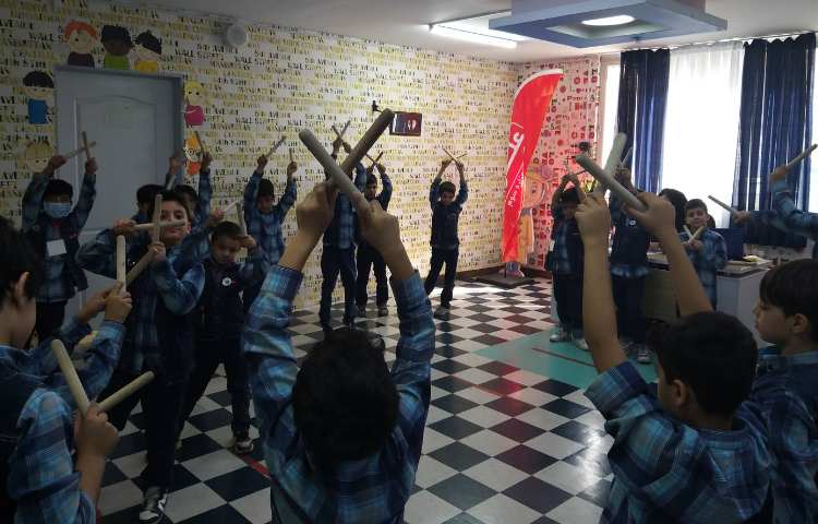 :ریتم و گیم، کلاس زمین 4