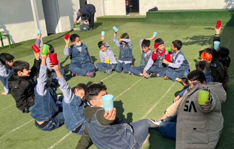 ر یتم و گیم-کار با کاپ جهت هماهنگی چشم و دست/ توجه و تمرکز و هماهنگی گروهی انجام شد 3