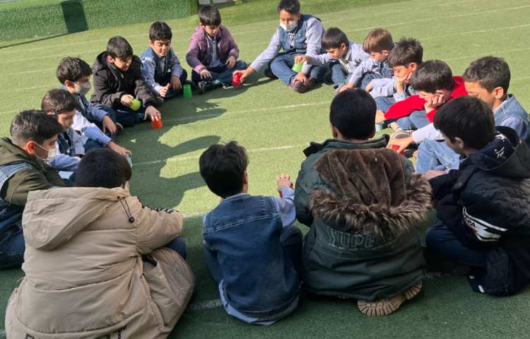 ر یتم و گیم-کار با کاپ جهت هماهنگی چشم و دست/ توجه و تمرکز و هماهنگی گروهی انجام شد