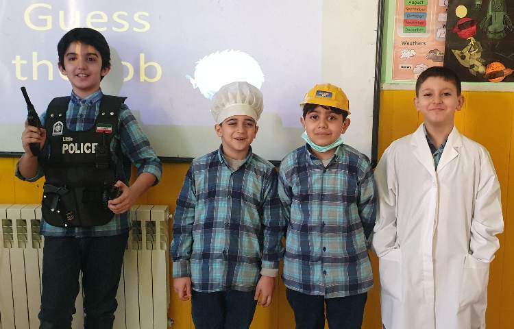 :زبان،تدریس مشاغل و لباس هایشان