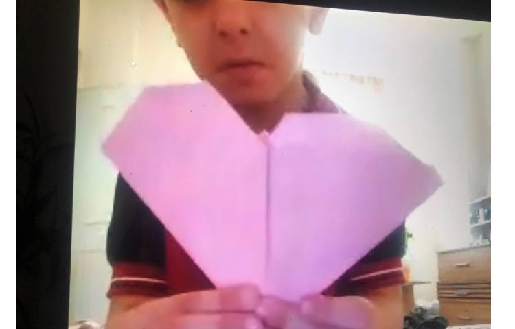 زبان‌آموزی:برای تفهیم یادگیری نشانه (ق) اوریگامی قلب درست شد. 2