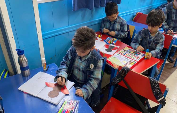 :زبان آموزی، ساخت کاردستی کفشدوزک 1