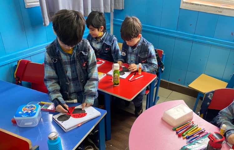 :زبان آموزی، ساخت کاردستی کفشدوزک 2