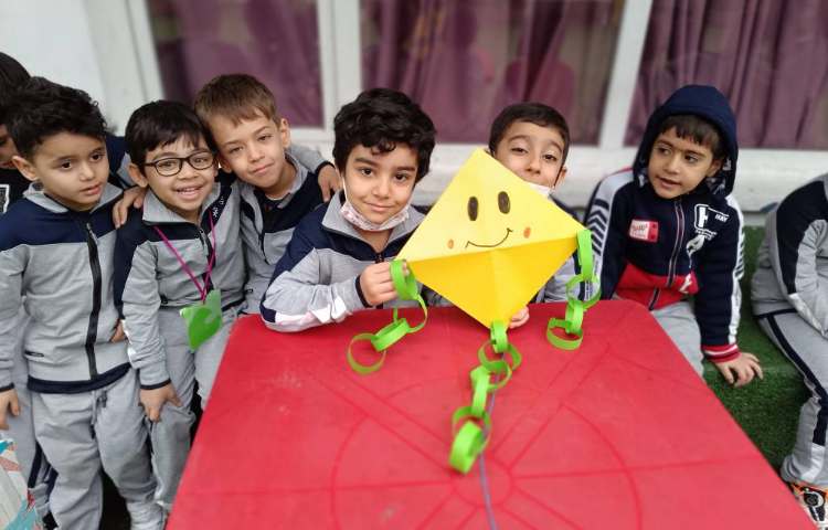 زبان آموزی ،کاردستی بادبادک برای مفهوم حروف(ب) انجام شد. 1