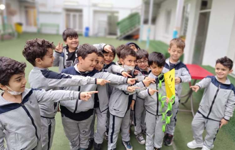 زبان آموزی ،کاردستی بادبادک برای مفهوم حروف(ب) انجام شد. 2