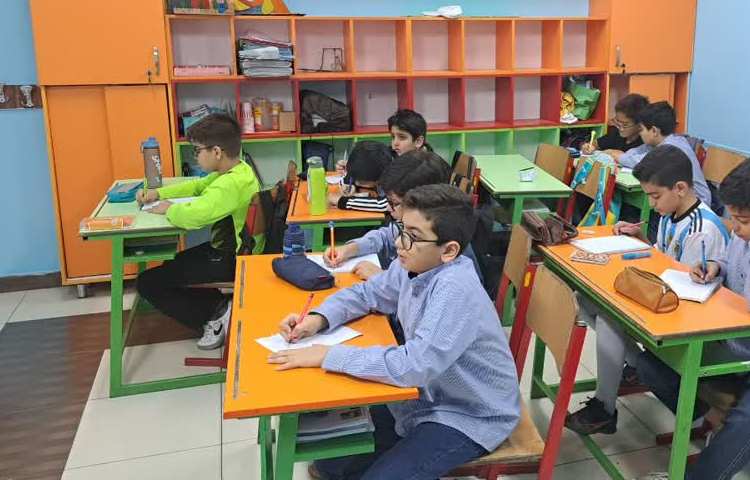 زبان عمومی معرفی و صحبت درابطه با کارهای مورد علاقه دانش اموزان تقویت مهارت listening 1