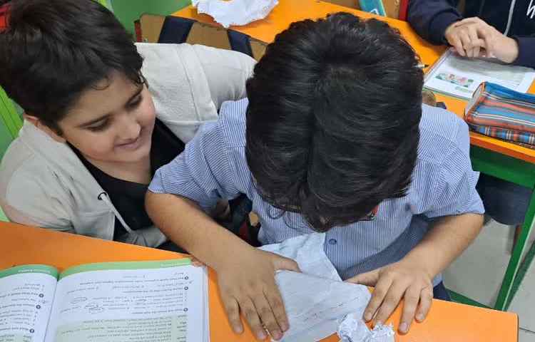 زبان عمومی Crumple paper ball 1