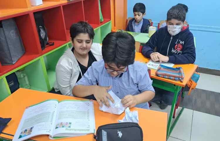 زبان عمومی Crumple paper ball 1