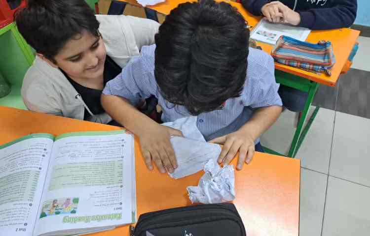 زبان عمومی Crumple paper ball 2