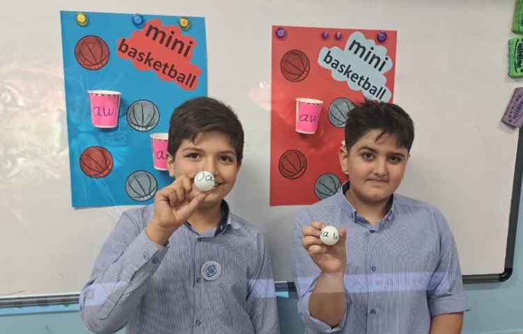 زبان Minibasket to practice phonics 4