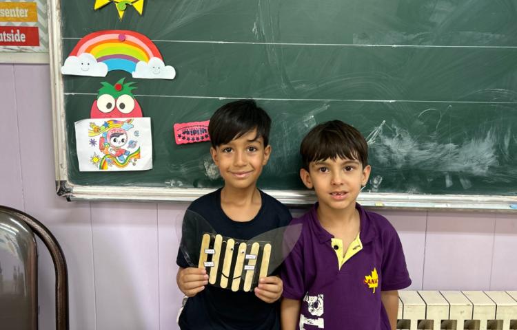 زنبور عسل با چوب های جادویی 3