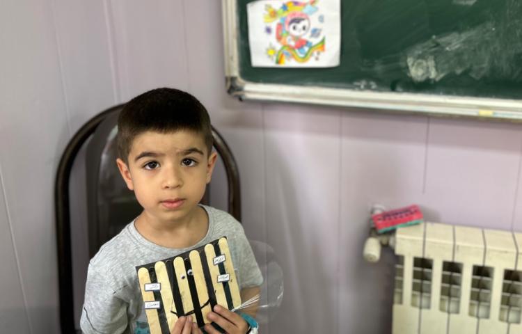 زنبور عسل با چوب های جادویی 4