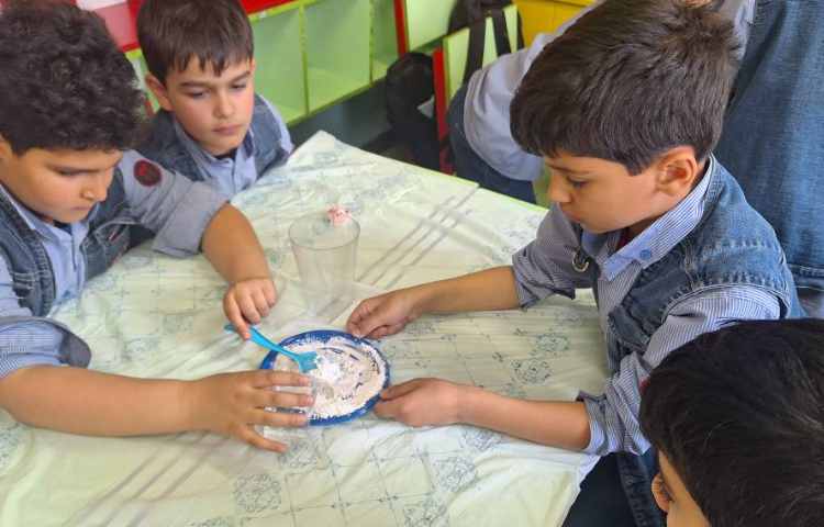 زنگ آزمایشگاه، ساخت مجسمه گچی آشنایی با مفهوم بازیافت 2