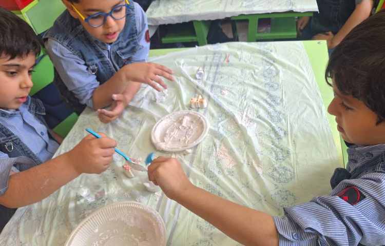 زنگ آزمایشگاه، ساخت مجسمه گچی آشنایی با مفهوم بازیافت 4